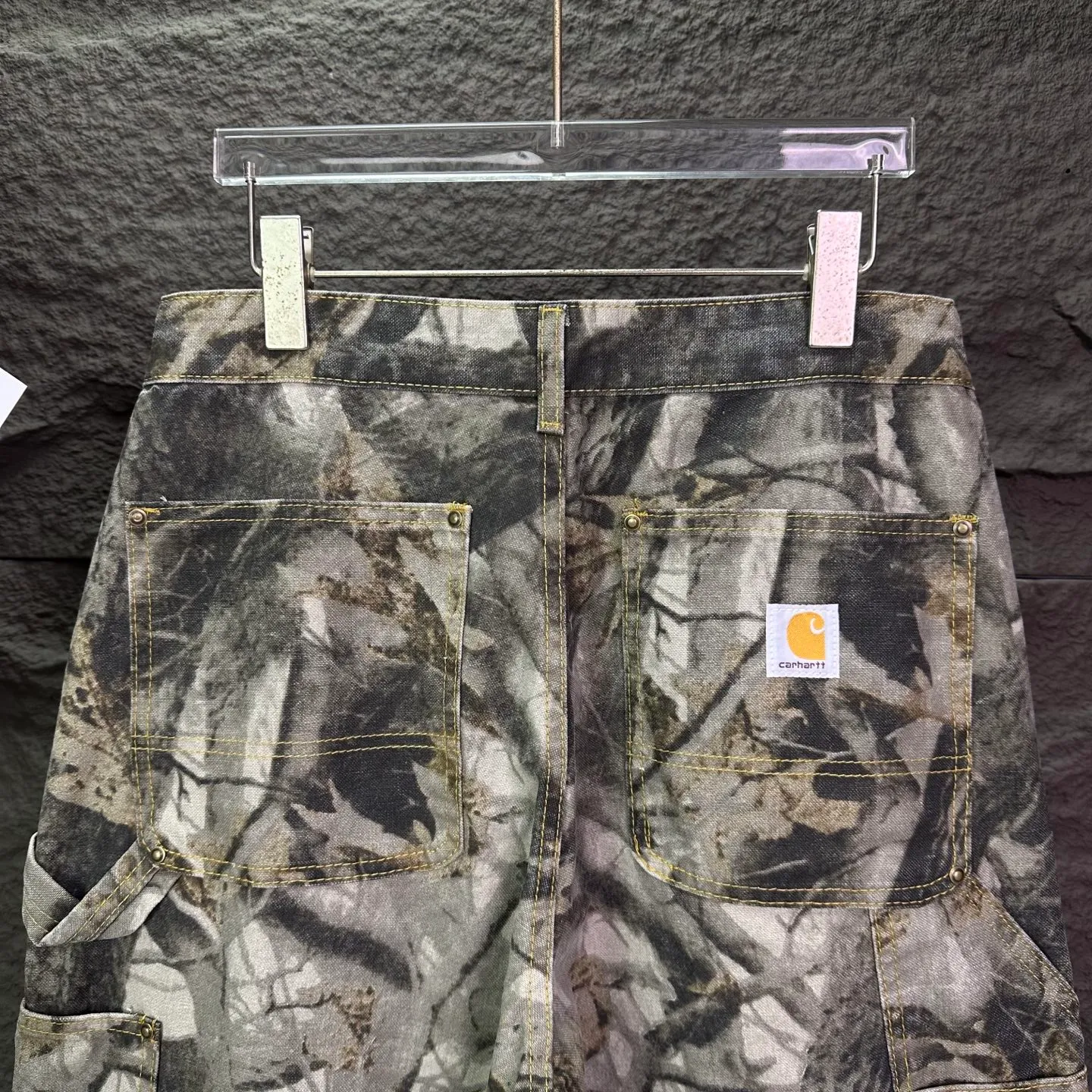 Carhartt 2026 New Arrival 3D Digital Printed Dead Tree Retro Work Wear Logging Couple Loose Jeans High Version High Version Top Ceiling Quality Styles with different washed textures, very friendly to people with thin legs and thick legs. The straight version is very flattering to the leg shape. Moderate length that never goes out of style, easy to match with casual, basic styling for various styles, a must-have in the wardrobe! The fabric is stiff but also makes the upper body soft without losing texture. The washing process is even more perfect. It is a must-have item for everyone! ! ! Washed wheat, hang tag, pants label, three complete labels Color: Picture color Size: 28, 30, 32, 34, 36 (five sizes)